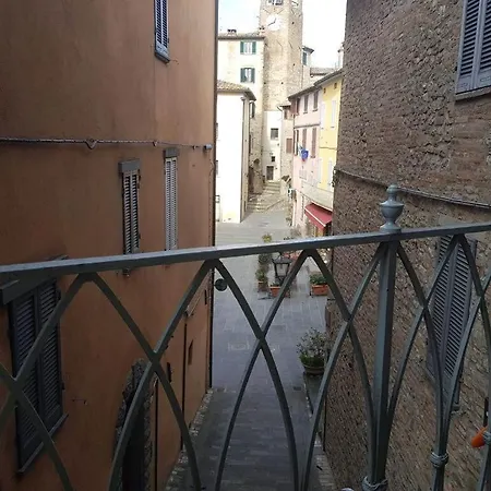 Апартаменты A Casa Di Braccio Da Montone